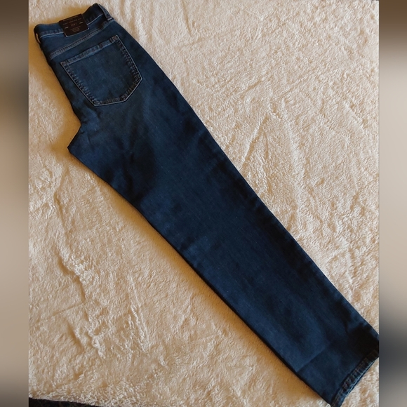 🌺 NWT Banana Republic Curvy High Rise Slim Jeans - Picture 3 of 9